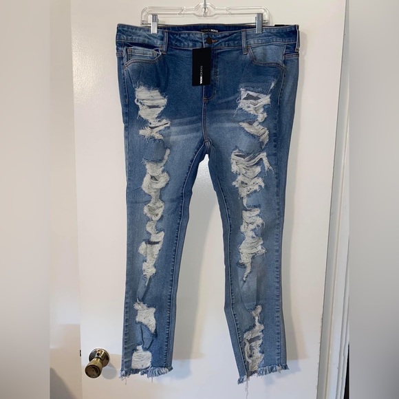 Fashion Nova Ripped Skinny Jeans Size 14 Plus - Picture 3 of 5